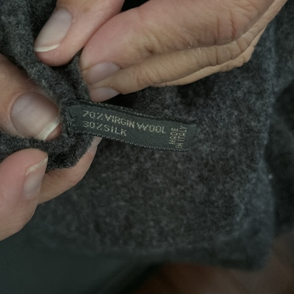 Wool and silk oversized Italian luxury scarf. Wrap style. Charcoal grey - Picture 5 of 5